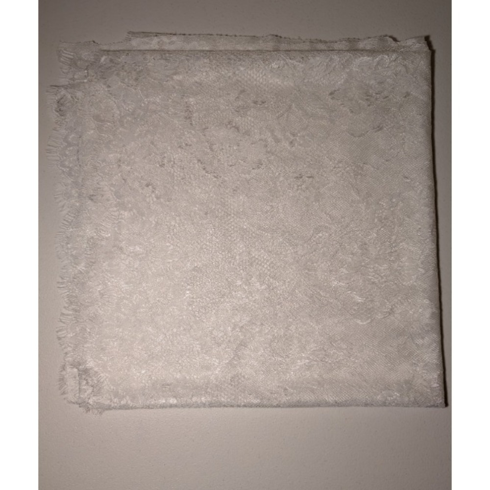 White Lace Table Runner 118" Long x 30" Wide Gently Used - Picture 1 of 1